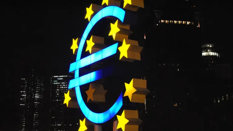 Kā ASV un ECB monetārā politika ietekmē Latvijas kredītmaksājumus 2026. gadā
